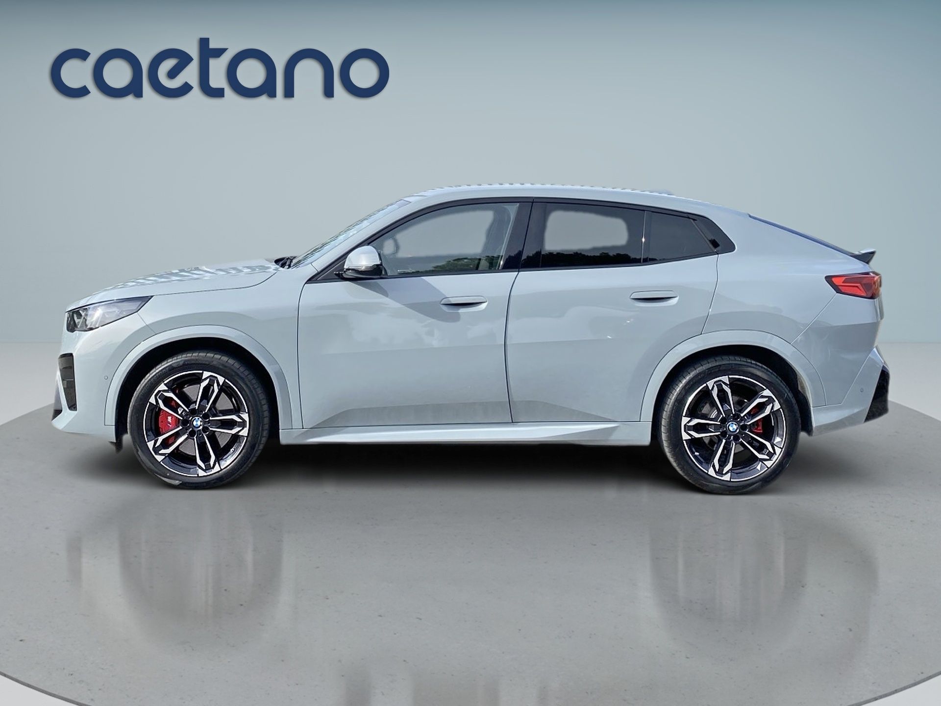 BMW iX2 eDrive20 — photo 4