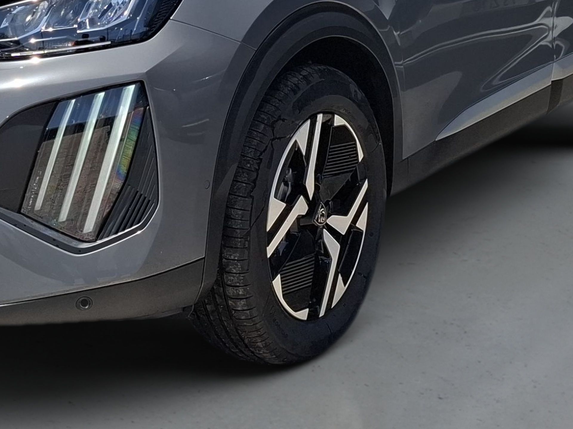 Peugeot 2008 1.2 Hybrid 145 cv Edition e-DCS6 — photo 2