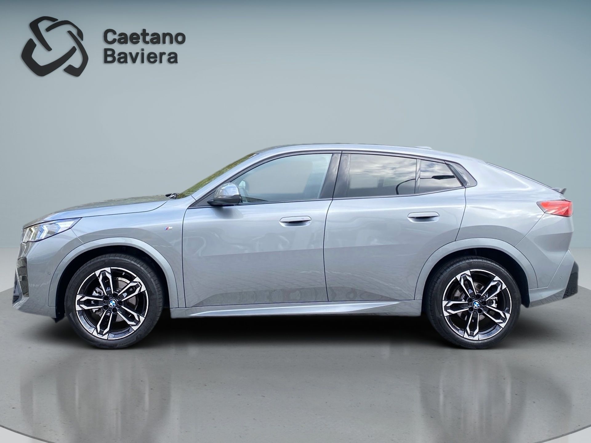 BMW X2 sDrive18d — photo 2