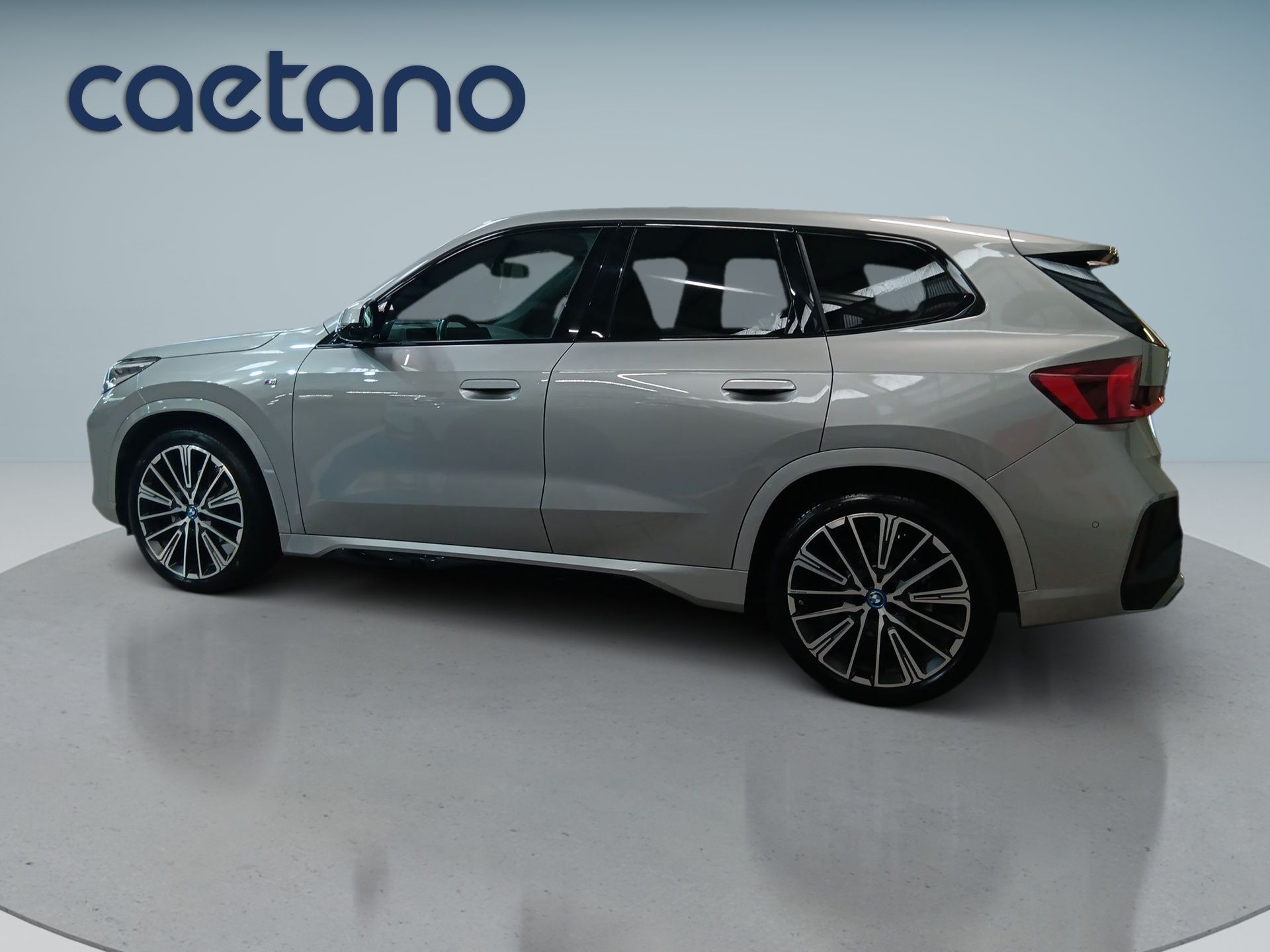 BMW iX1 eDrive20 — photo 5
