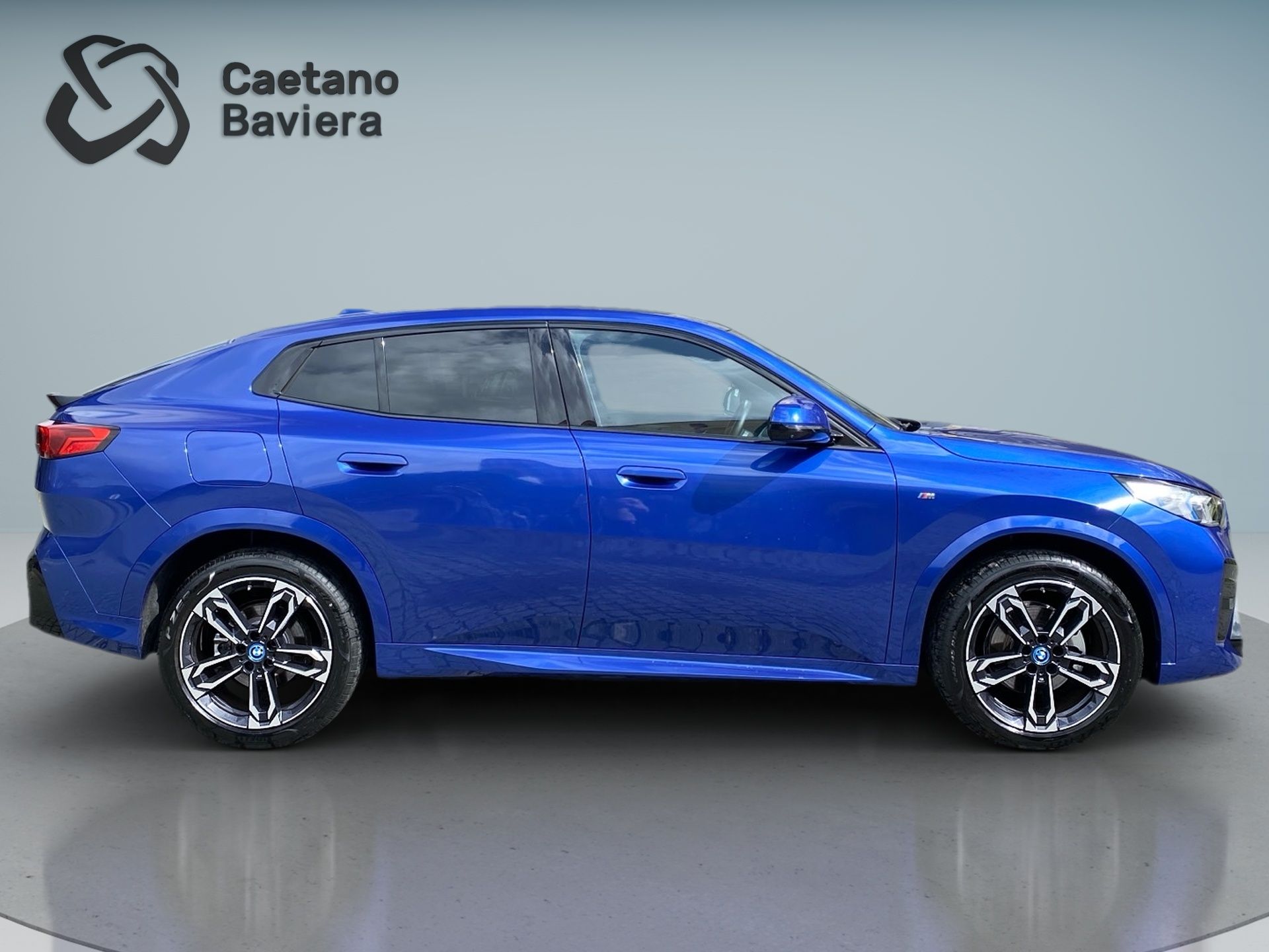 BMW iX2 eDrive20 — photo 5