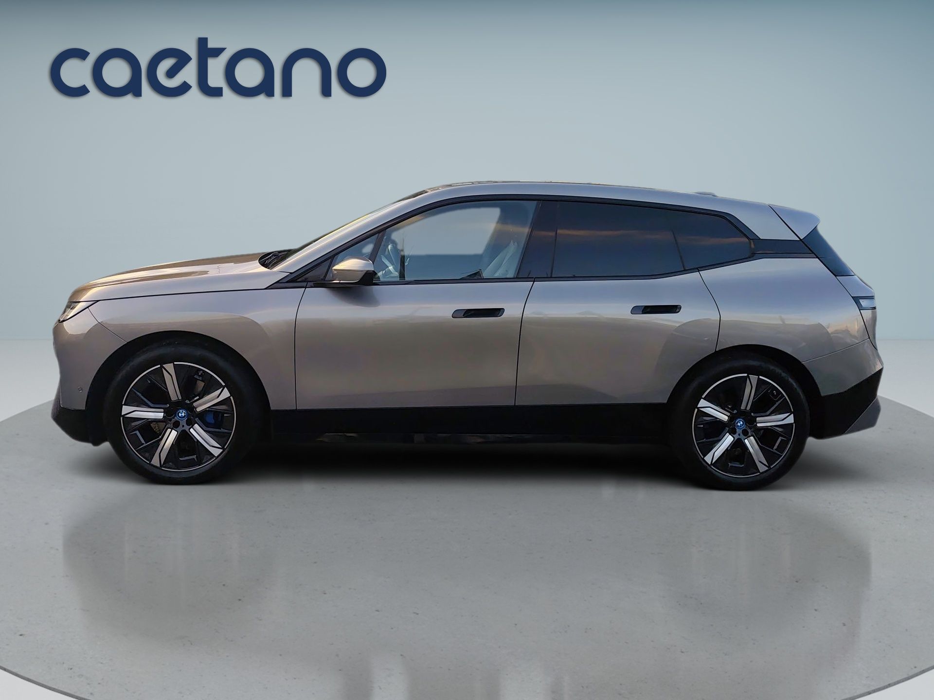 BMW iX xDrive40 — photo 5