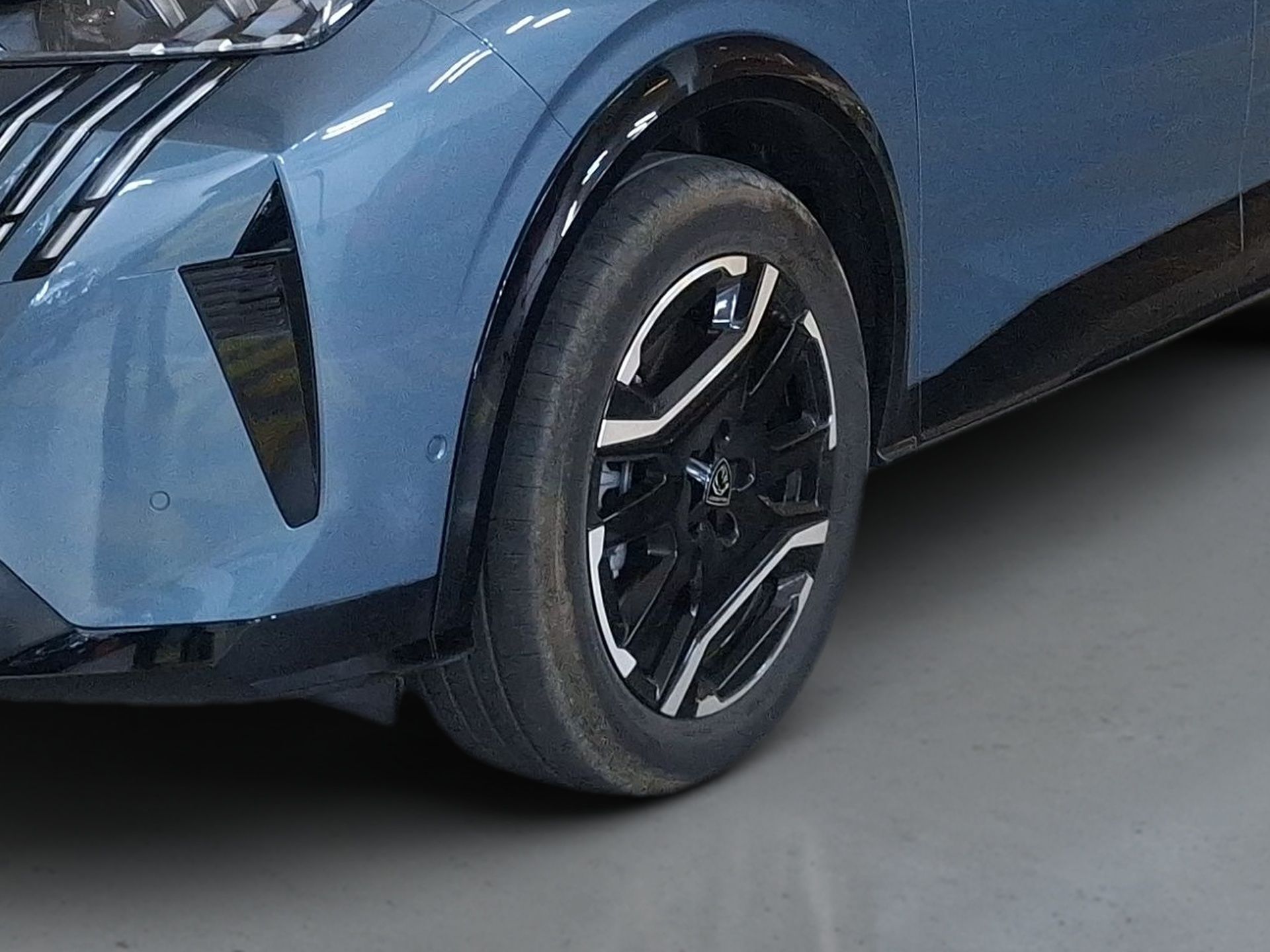 Peugeot 5008 GT Long Range 230 cv - Bateria 97 kWh — photo 3