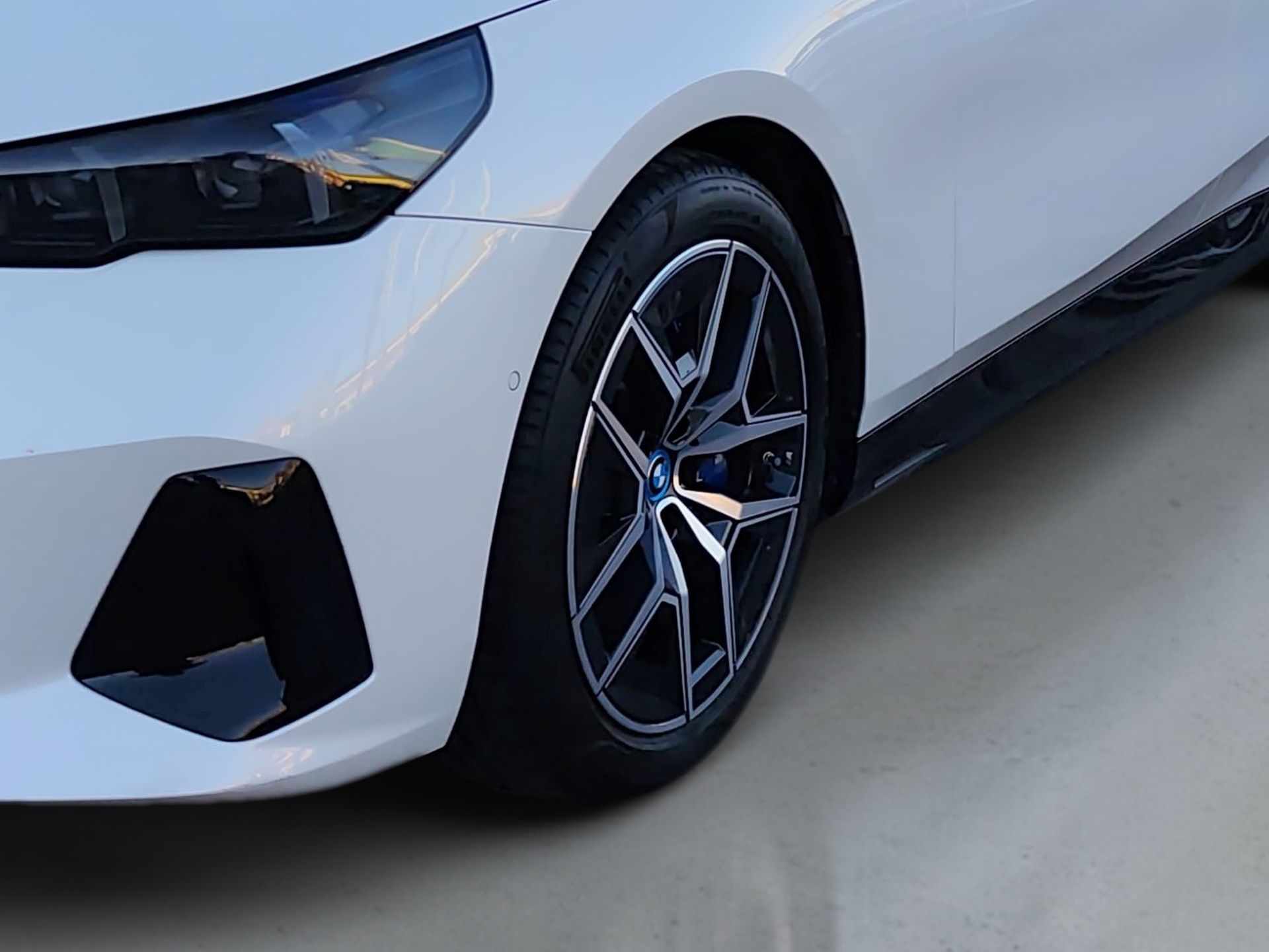 BMW i5 eDrive40 — photo 2