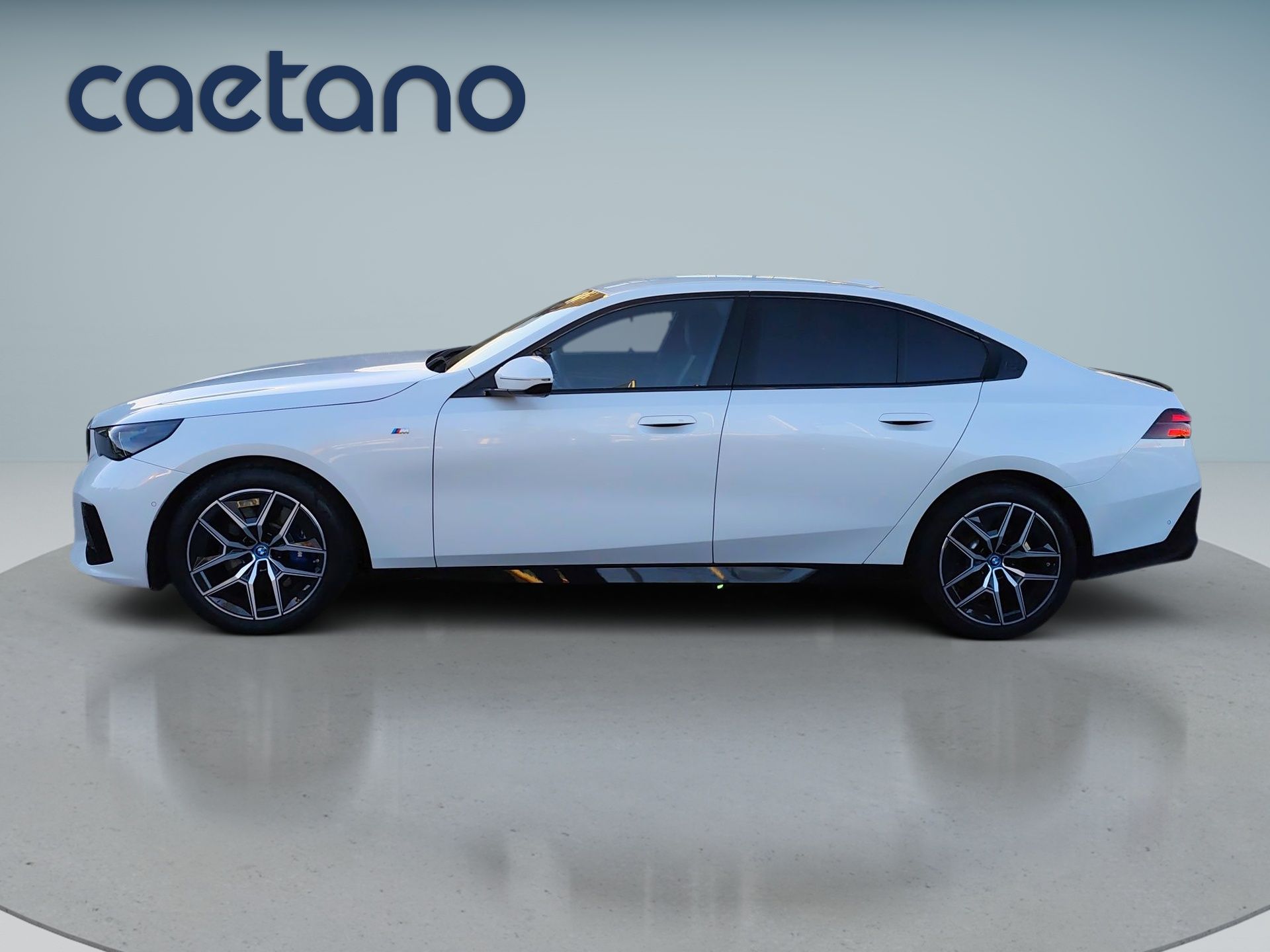 BMW i5 eDrive40 — photo 3