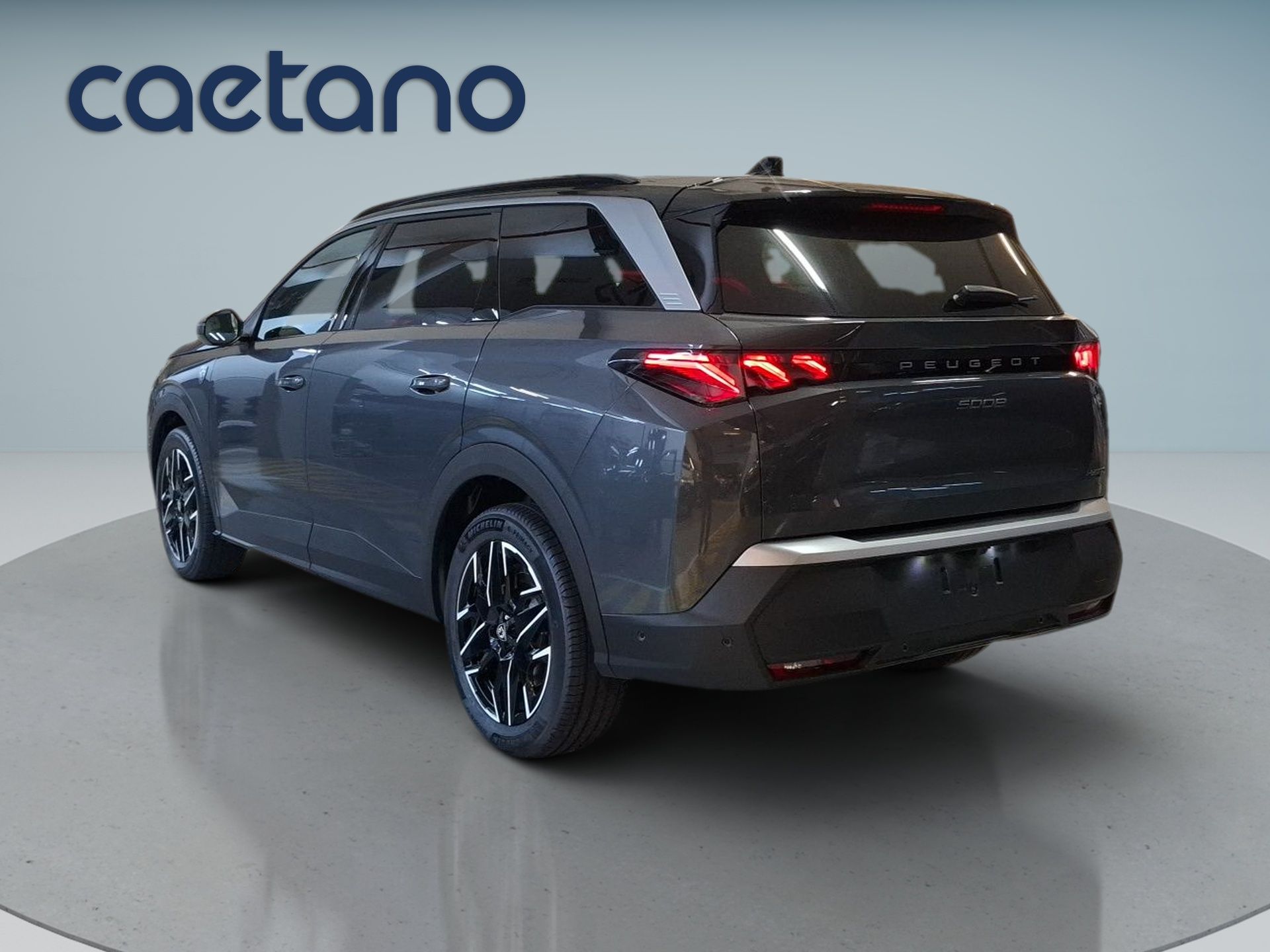 Peugeot 5008 Allure Plug-in Hybrid 225cv e-DCS7 — photo 3