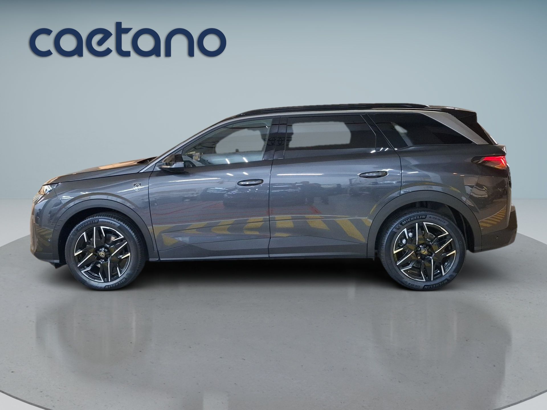 Peugeot 5008 Allure Plug-in Hybrid 225cv e-DCS7 — photo 4