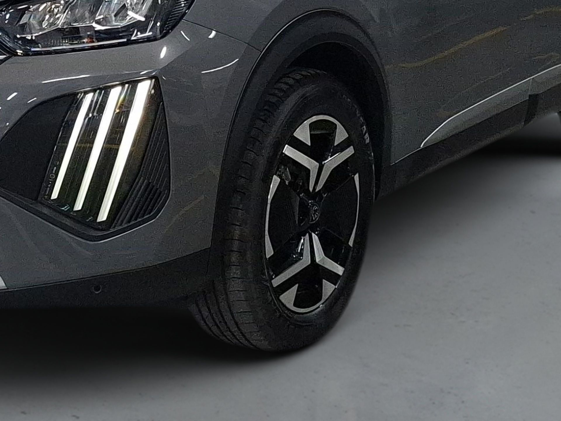 Peugeot E-2008 156 cv - Bateria 54 kWh Allure — photo 4