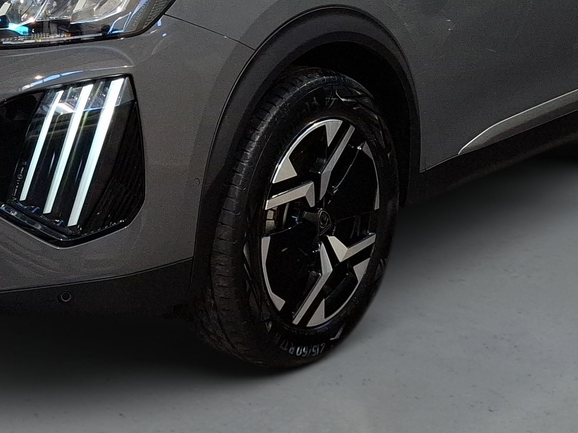 Peugeot 2008 156 cv - Bateria 54 kWh Allure — photo 4