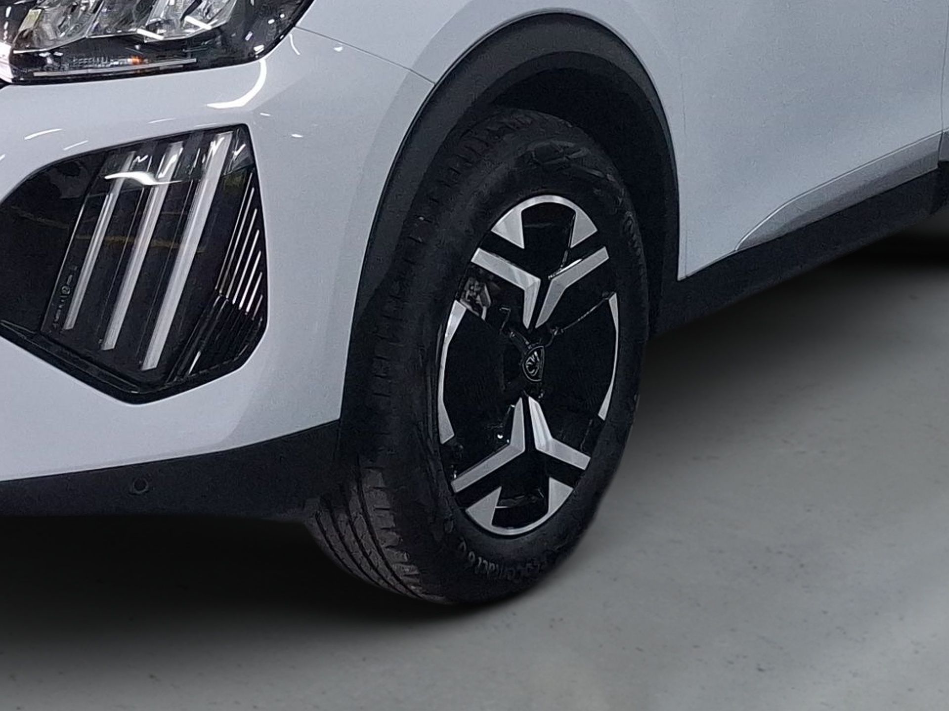 Peugeot 2008 156 cv - Bateria 54 kWh Allure — photo 4