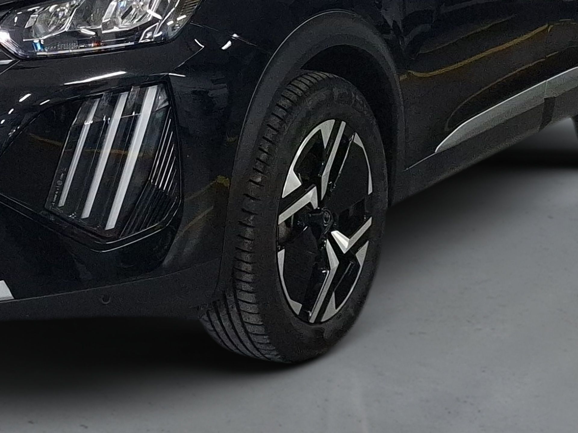 Peugeot 2008 1.2 Hybrid 136 Allure e-DCS6 — photo 4