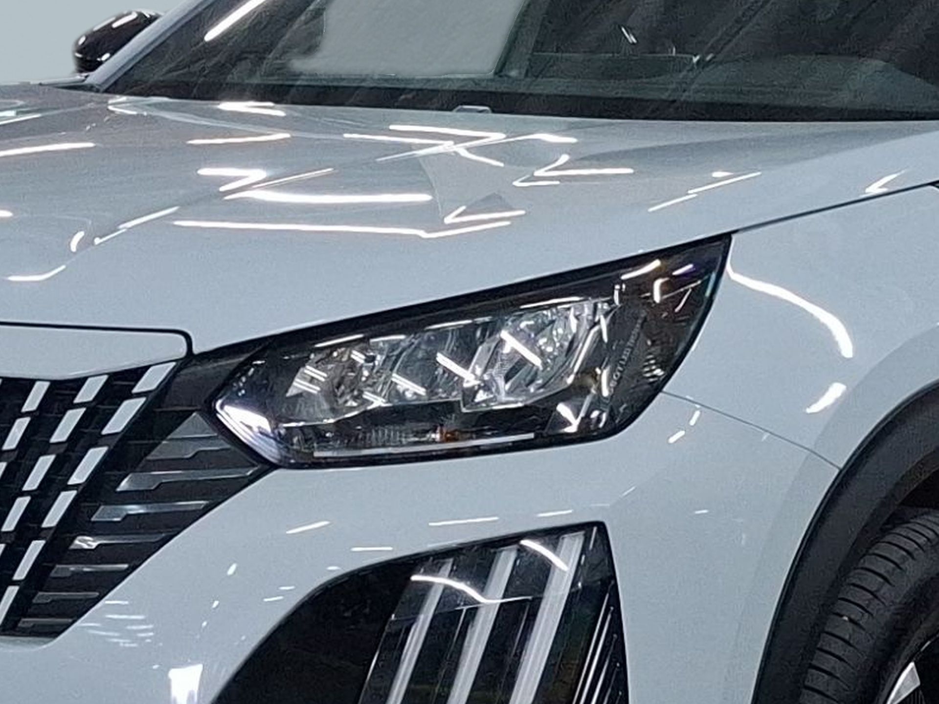 Peugeot 2008 1.2 Hybrid 136 Allure e-DCS6 — photo 2