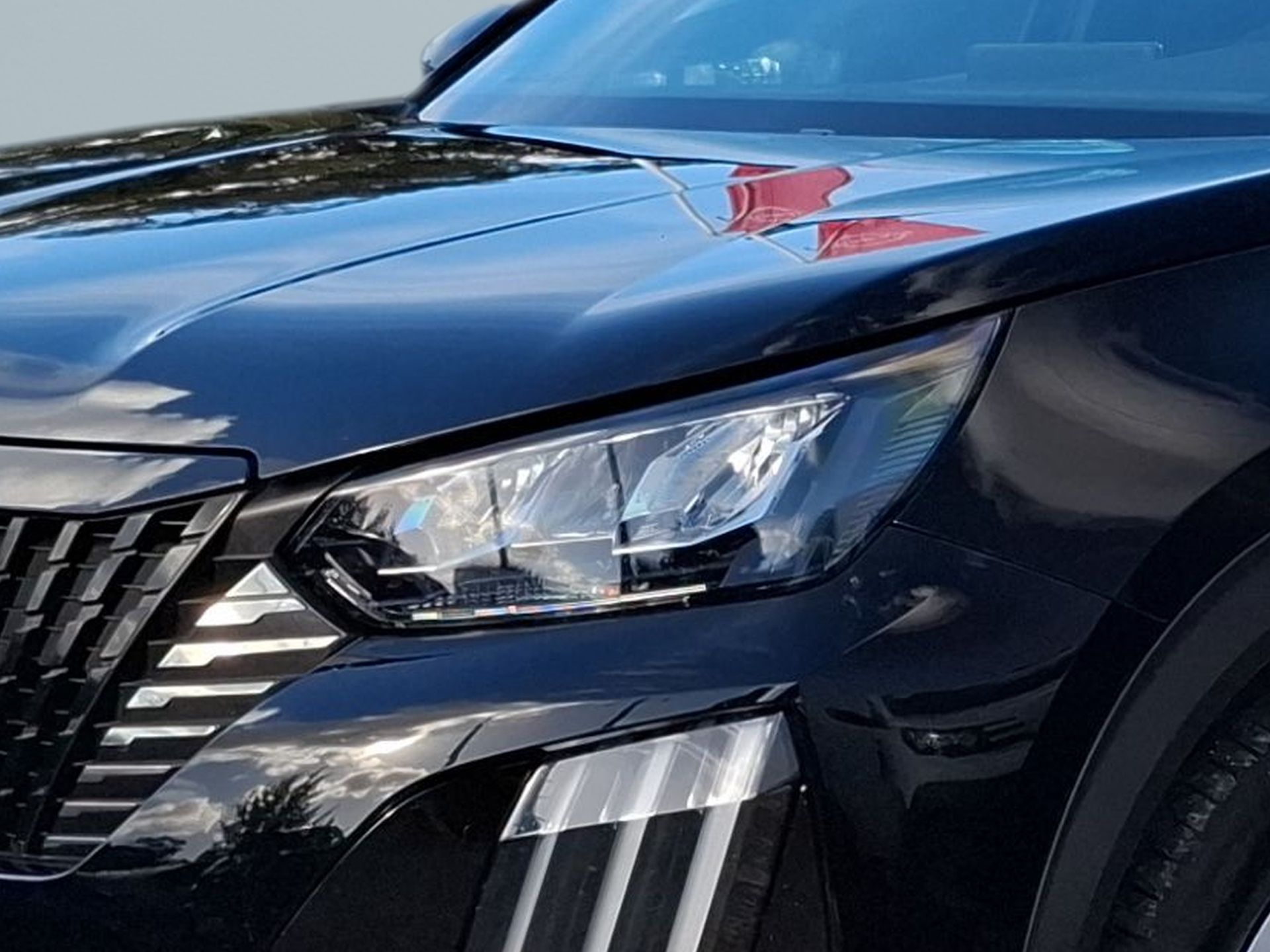 Peugeot 2008 1.2 Hybrid 136 Allure e-DCS6 — photo 3