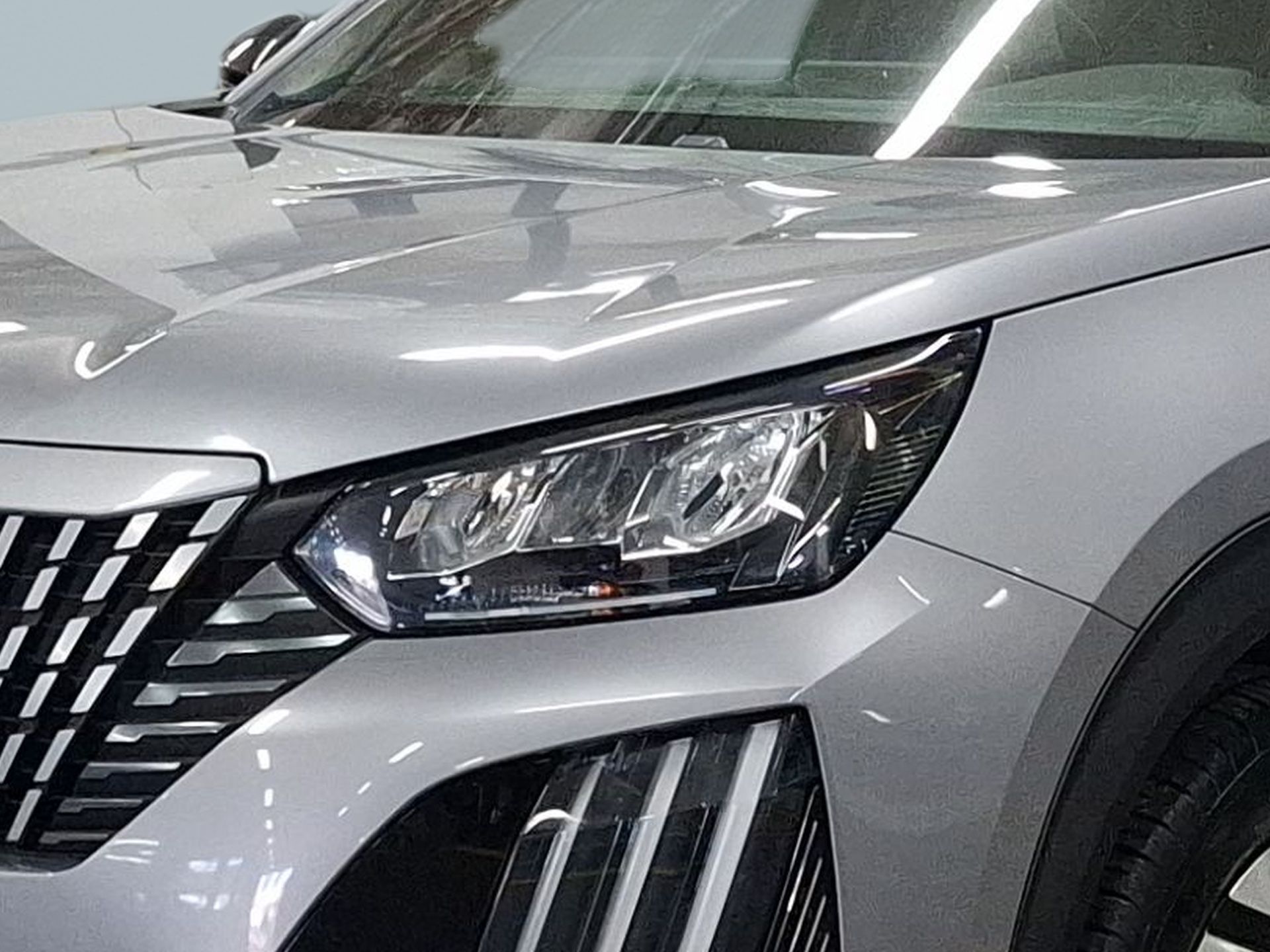 Peugeot 2008 1.2 Hybrid 136 Allure e-DCS6 — photo 2