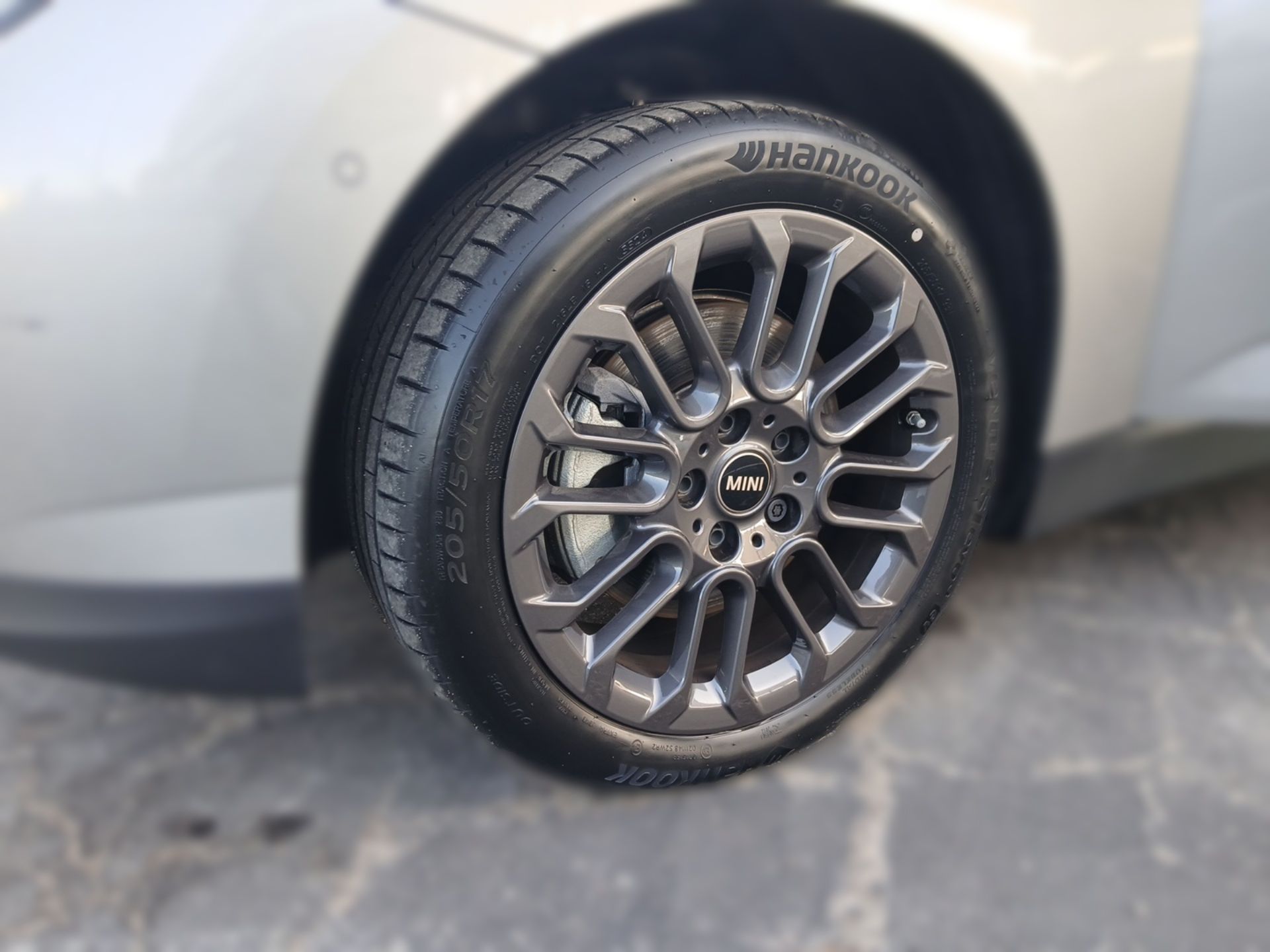 MINI Cooper Cooper SE — photo 3
