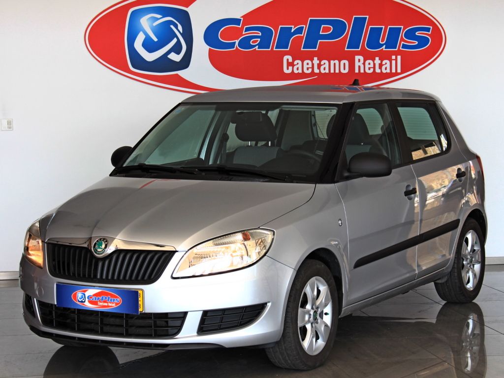 Skoda Fabia 1.2 TSI Active 85cv usado (Braga) Skoda Fabia 1.2 TSI Active 85cv segunda mão Braga