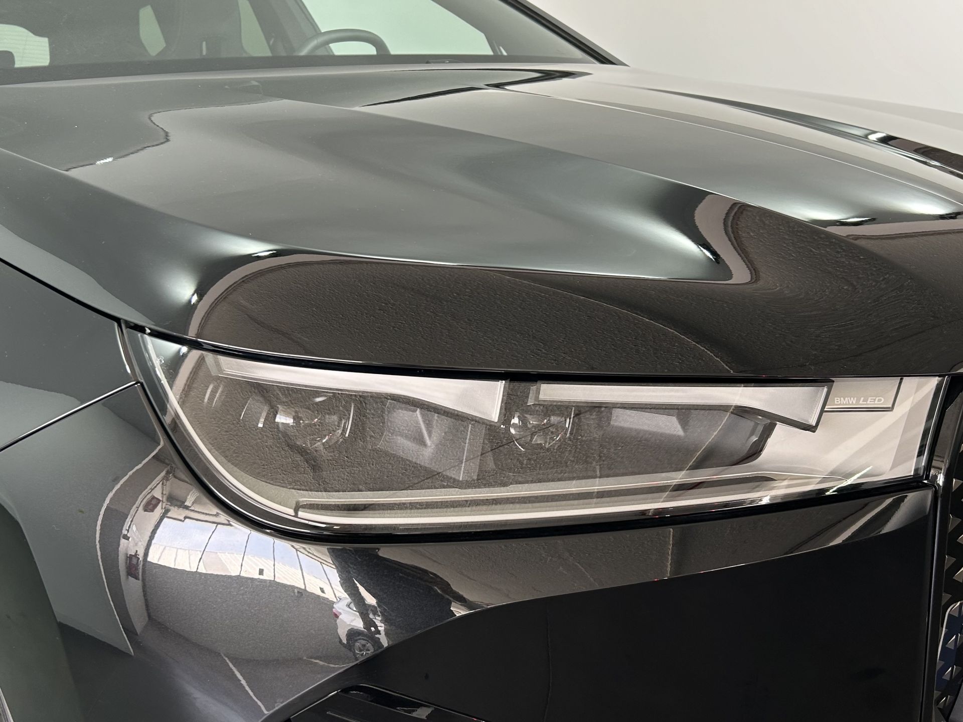 BMW iX xDrive40 — photo 3