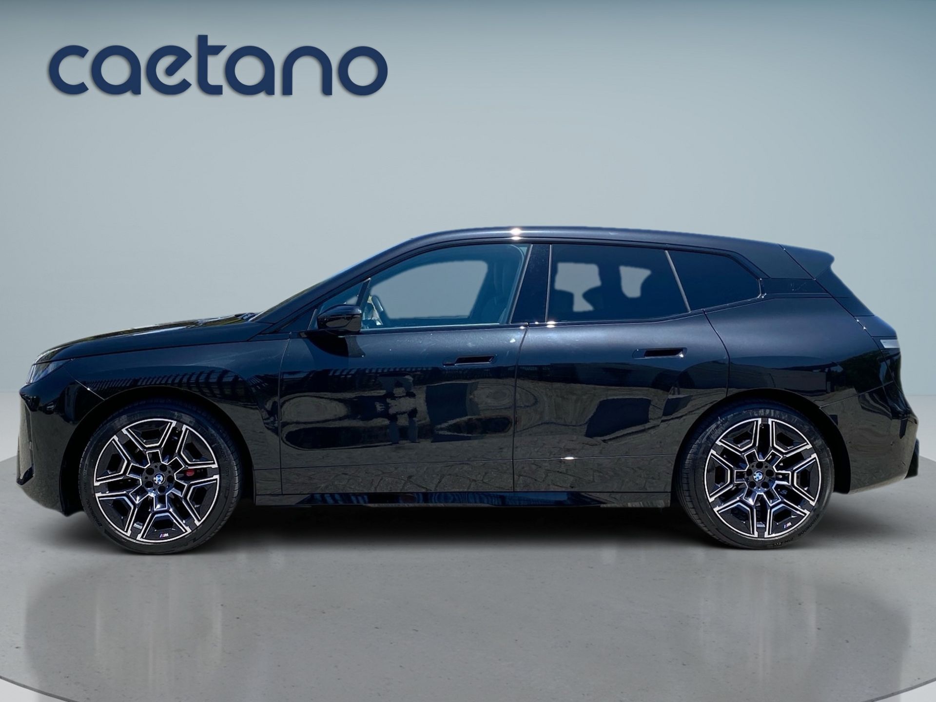 BMW iX xDrive45 — photo 3