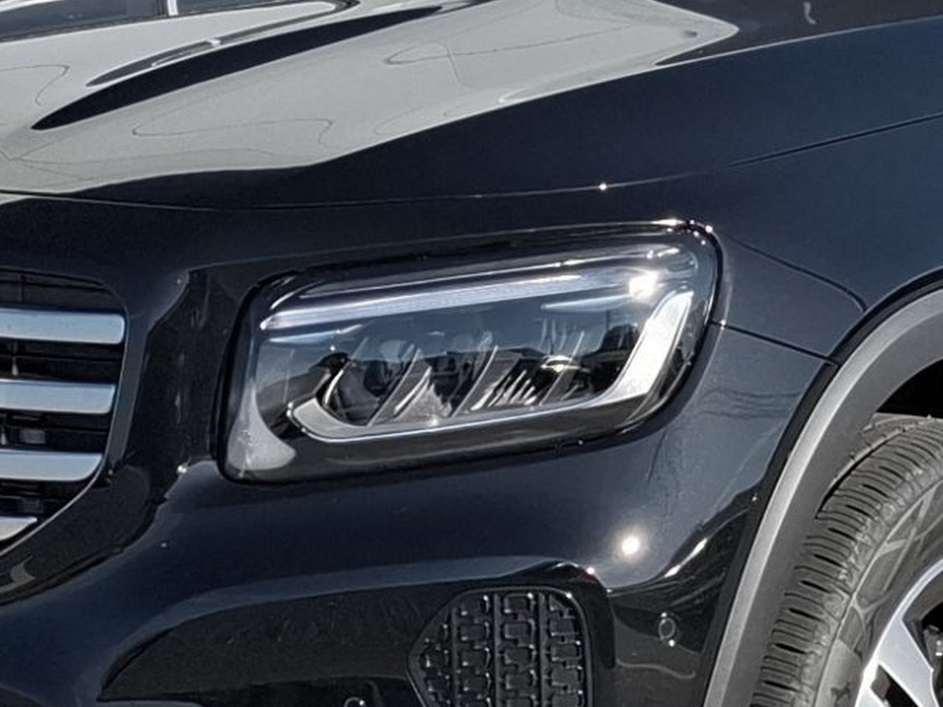 Mercedes-Benz GLB GLB 180 d Auto — photo 4