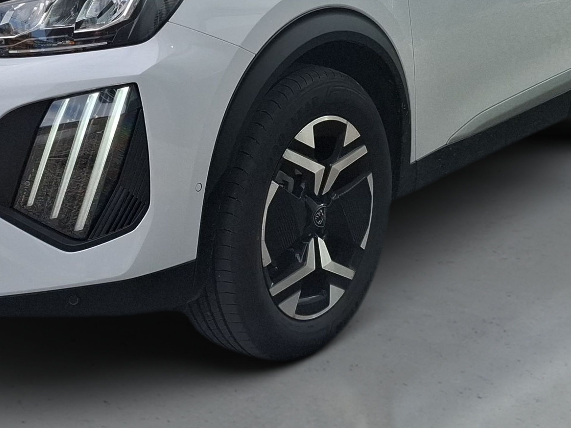 Peugeot 2008 1.2 100 cv Allure — photo 4