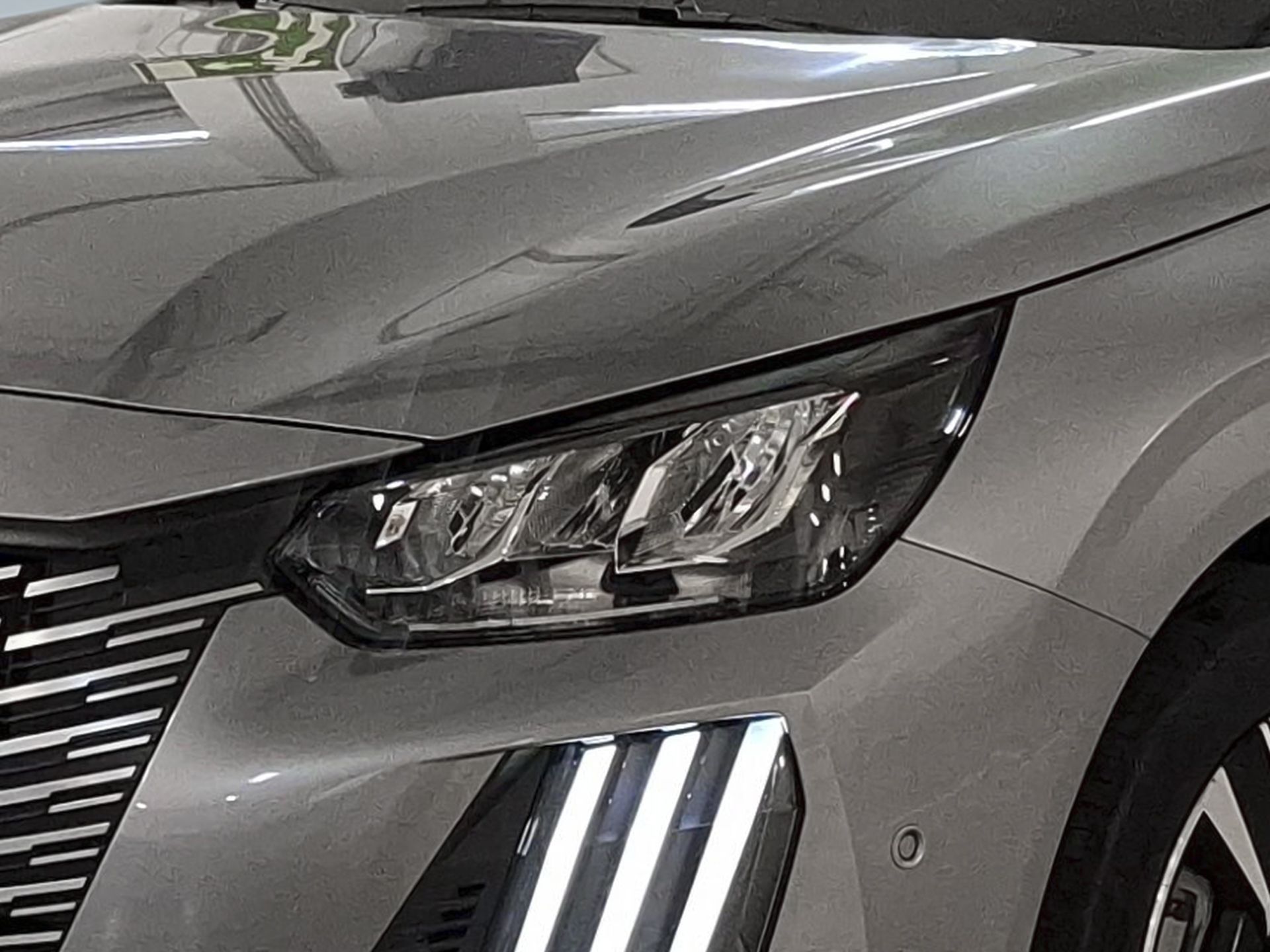 Peugeot 208 Allure Elét. 156cv (115 kW) - Bat. 51 kW — photo 5