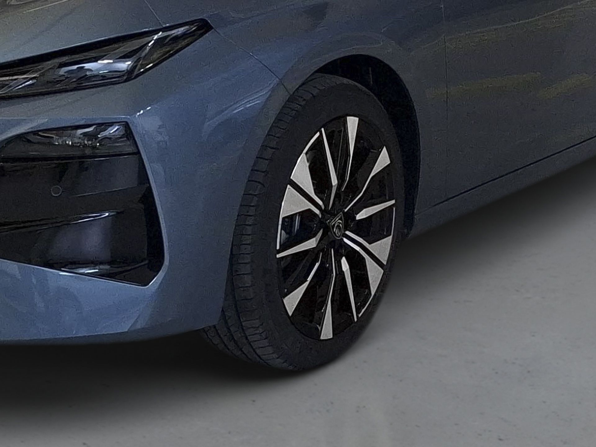 Peugeot 308 SW SW Allure 1.5 BlueHDi 130cv EAT8 — photo 2