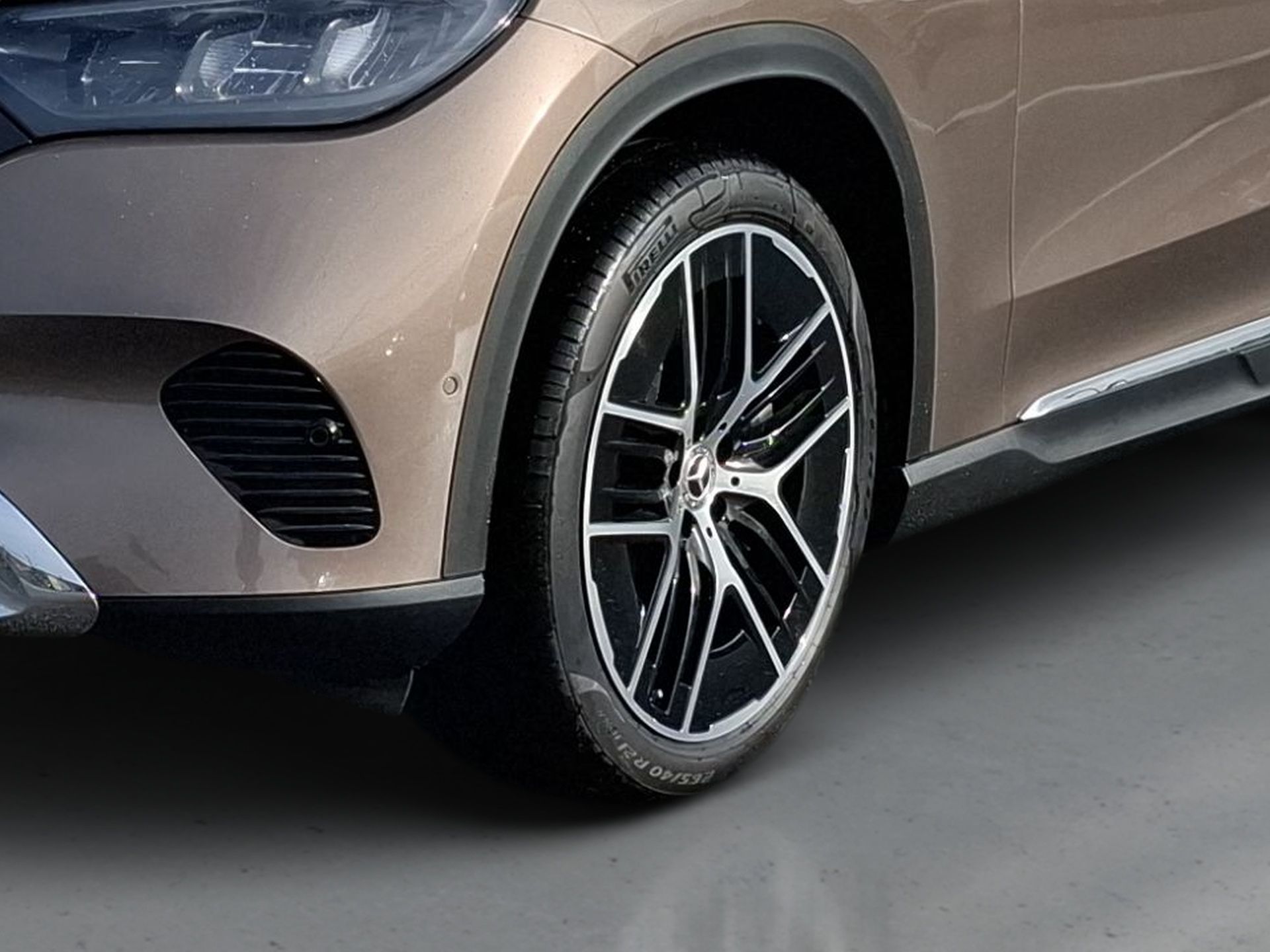 Mercedes-Benz EQE SUV 350+ SUV — photo 4