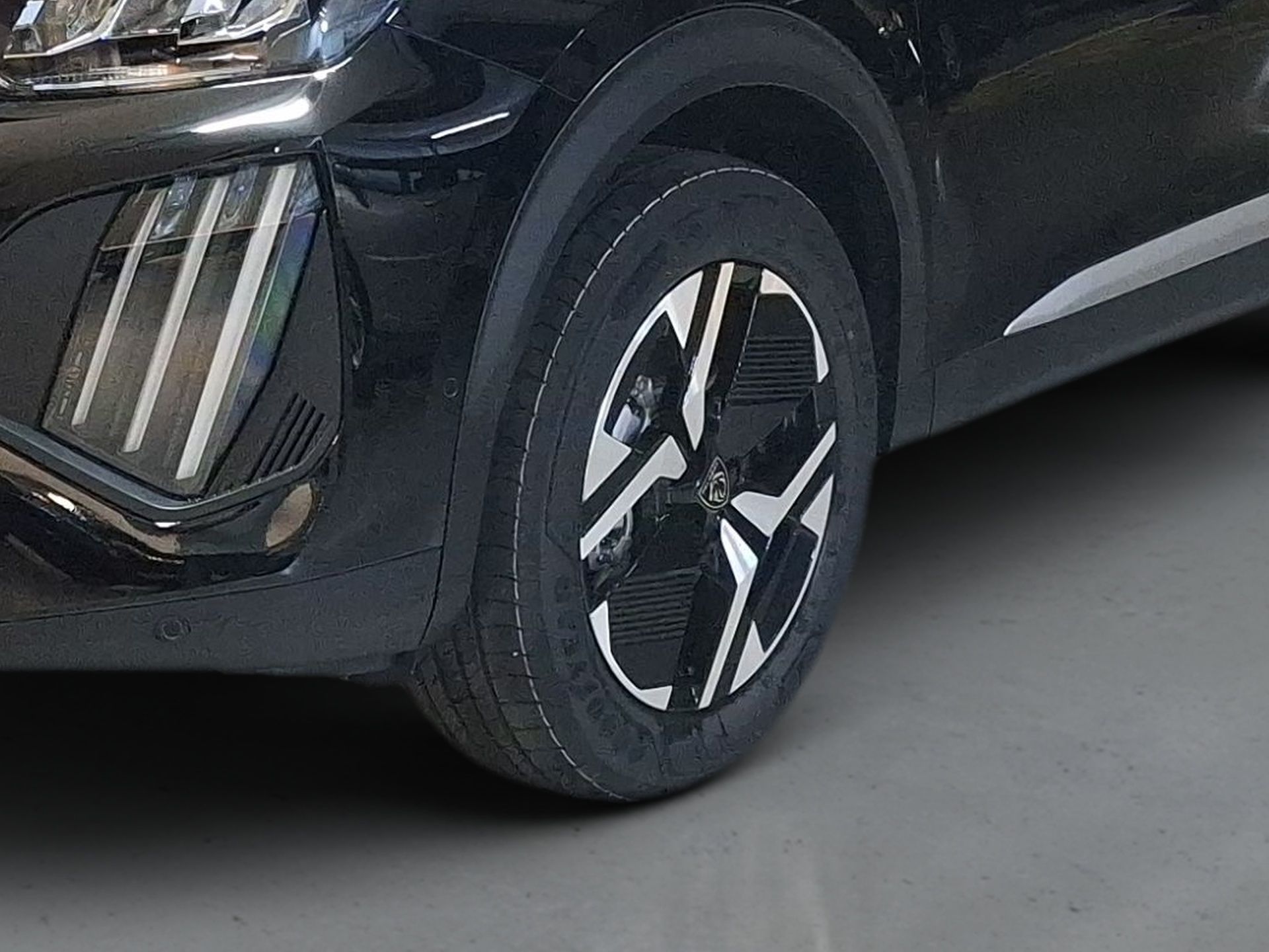 Peugeot 2008 Allure 156cv (115 kW) - Bateria 54 kWh — photo 3