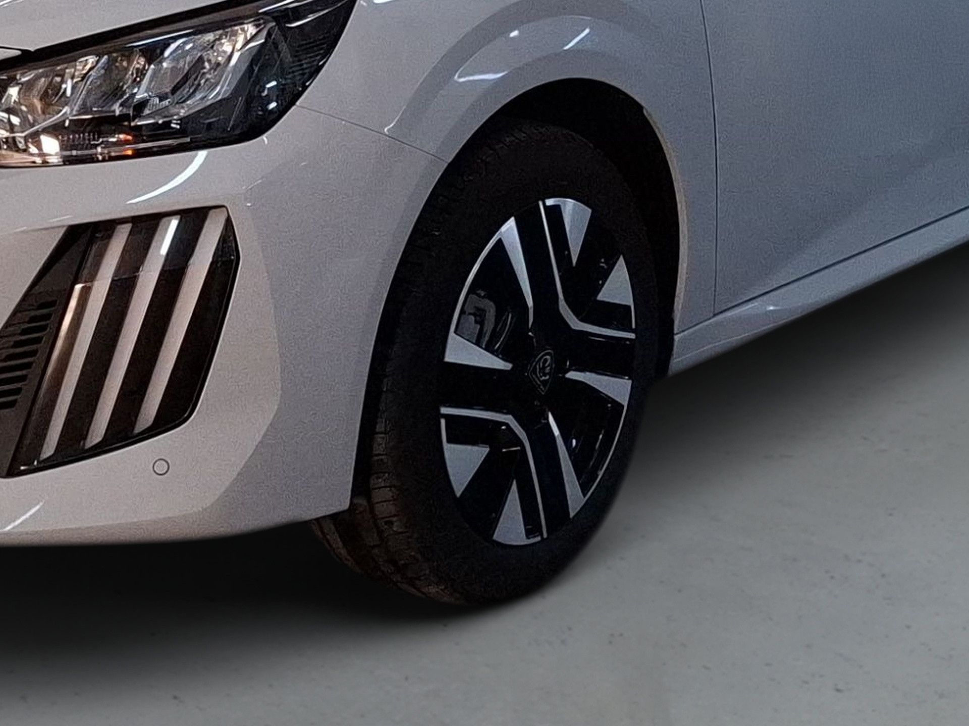 Peugeot 208 Hybrid 100 e-DCS6 Allure — photo 5