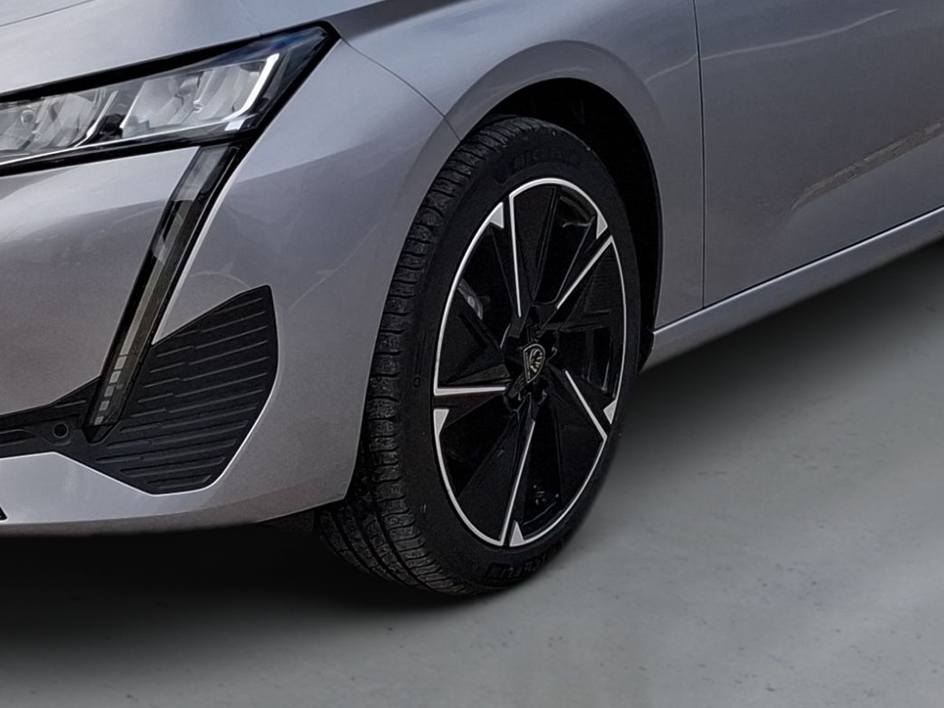 Peugeot 308 Allure Elétrico 156cv - Bateria 54 kW — photo 3