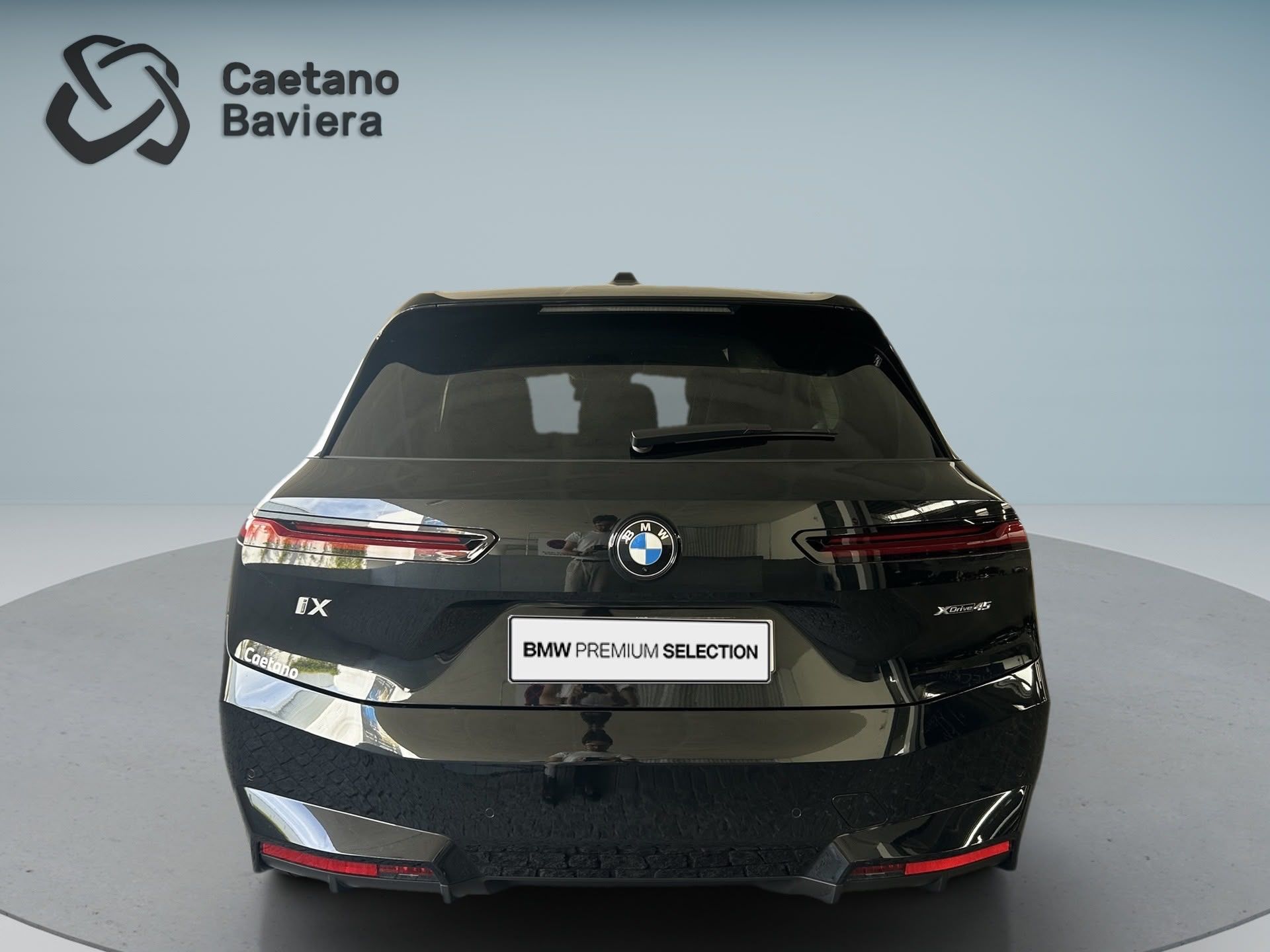BMW iX xDrive45 — photo 2