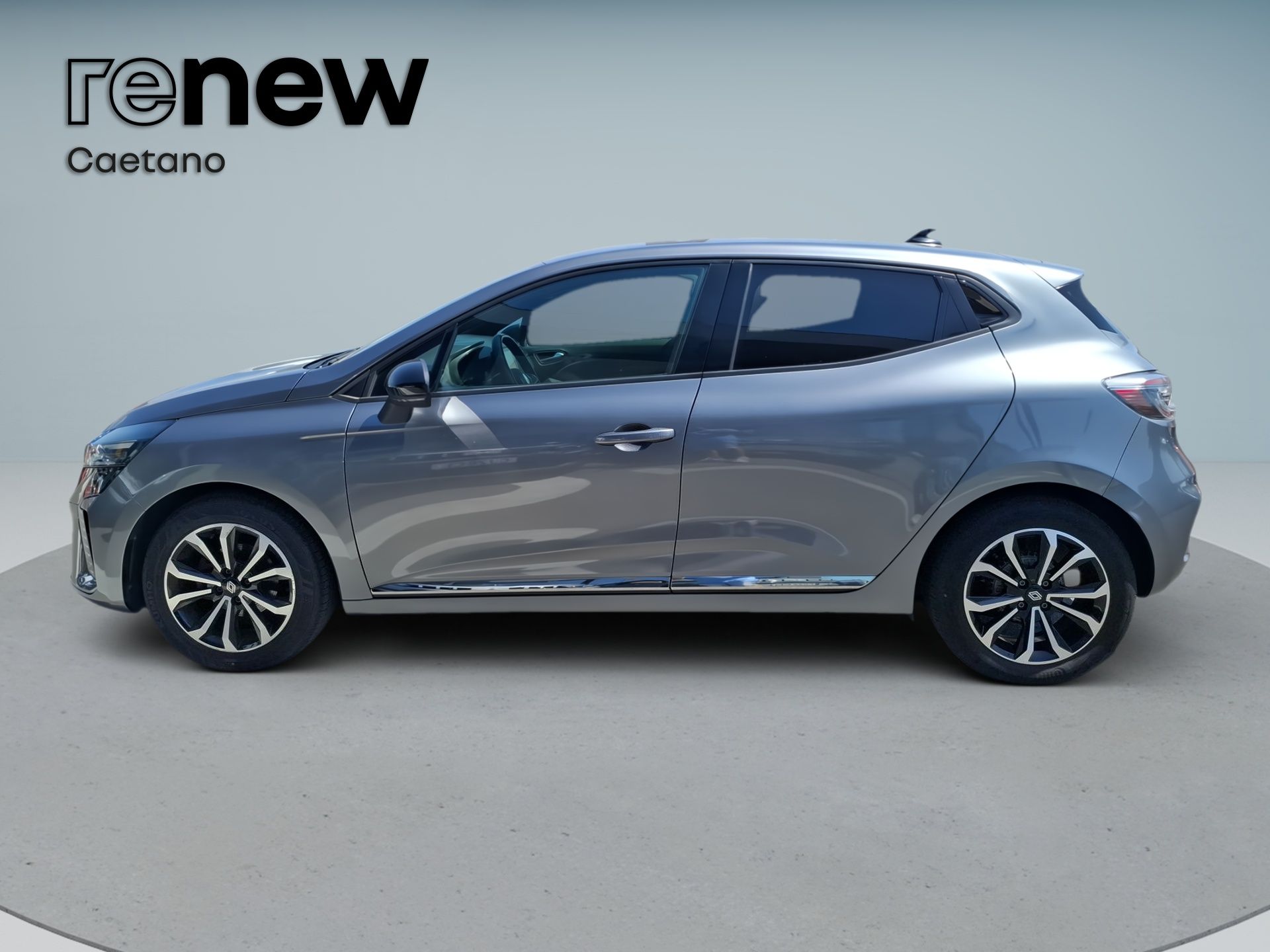 Renault Clio TCe 100 Bi-Fuel Techno — photo 2