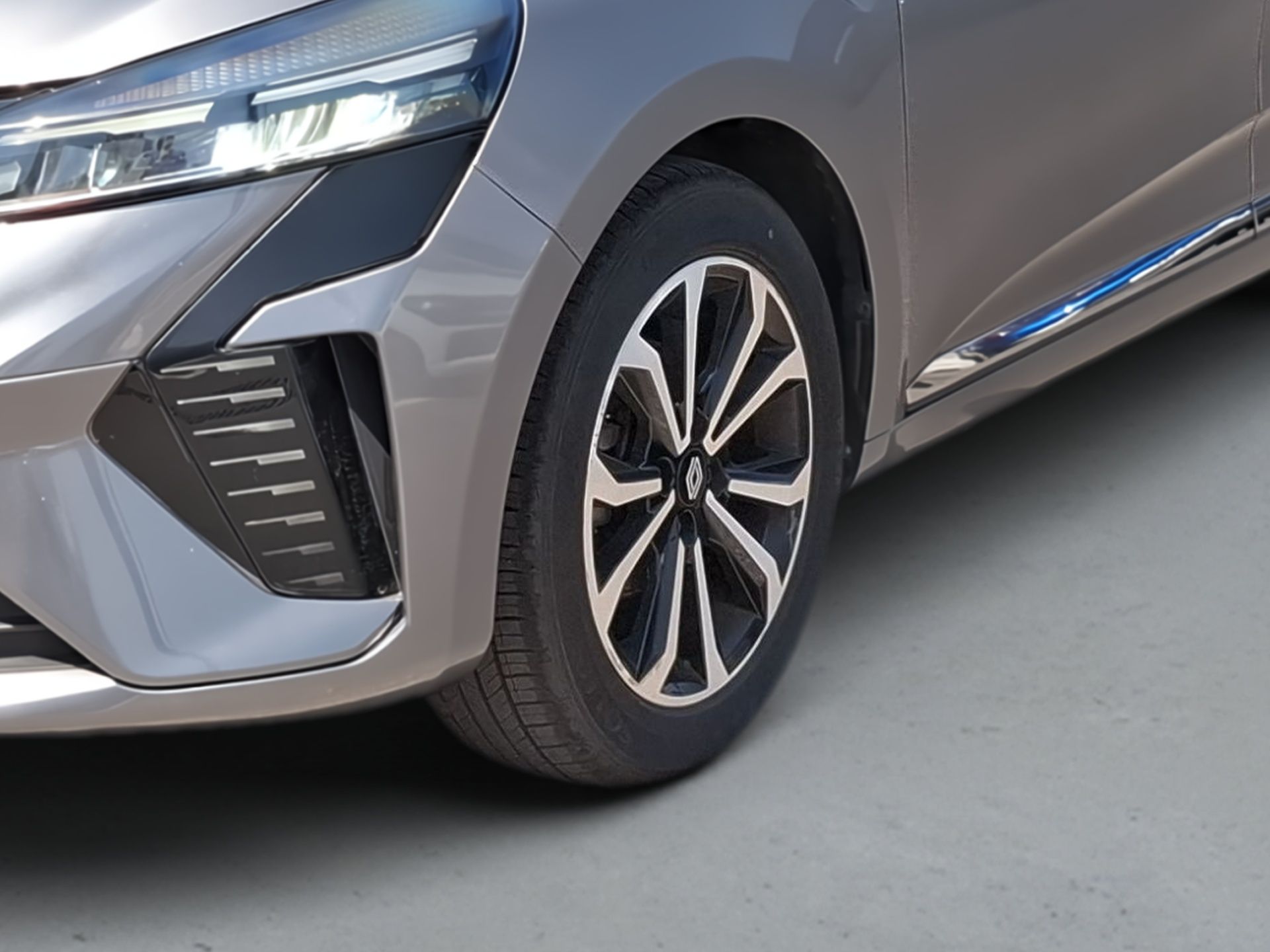 Renault Clio TCe 100 Bi-Fuel Techno — photo 5