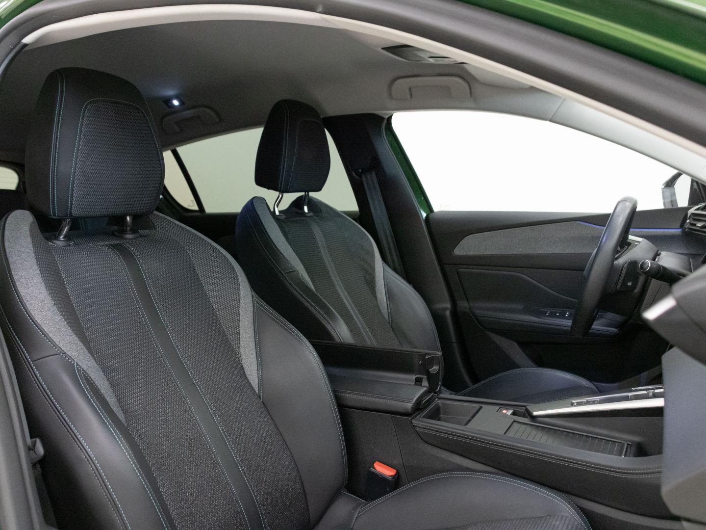 Peugeot 308 5P Allure Hybrid 180 eEAT8