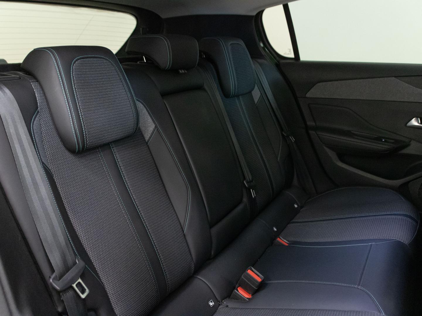 Peugeot 308 5P Allure Hybrid 180 eEAT8