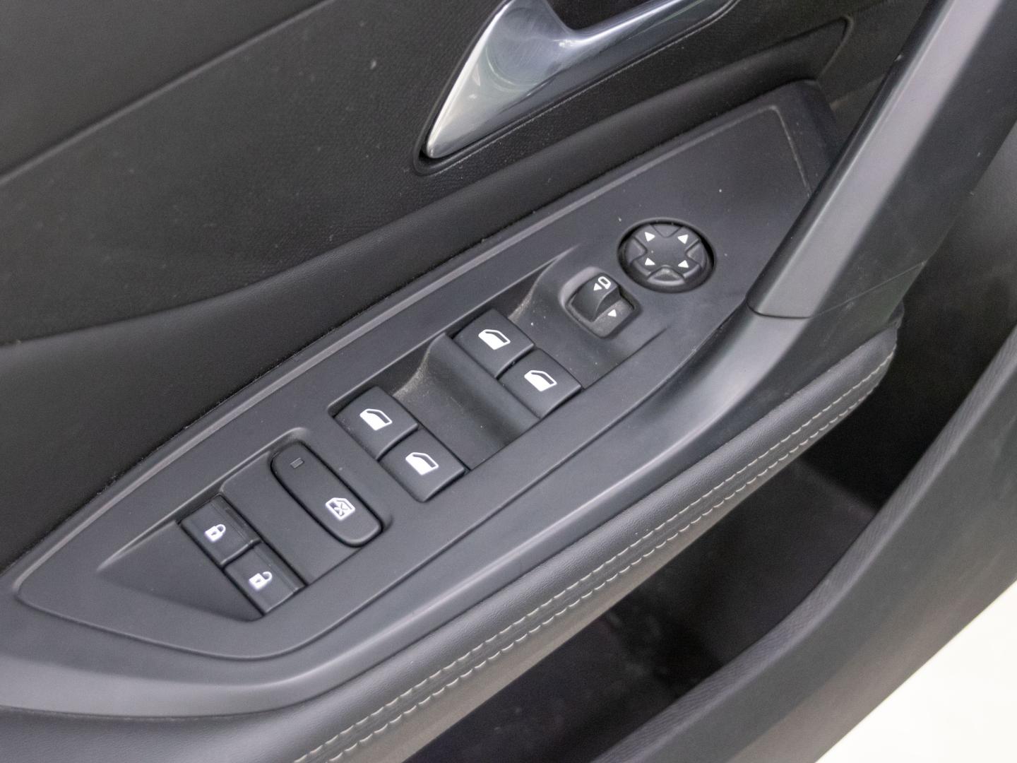 Peugeot 308 5P Allure Hybrid 180 eEAT8