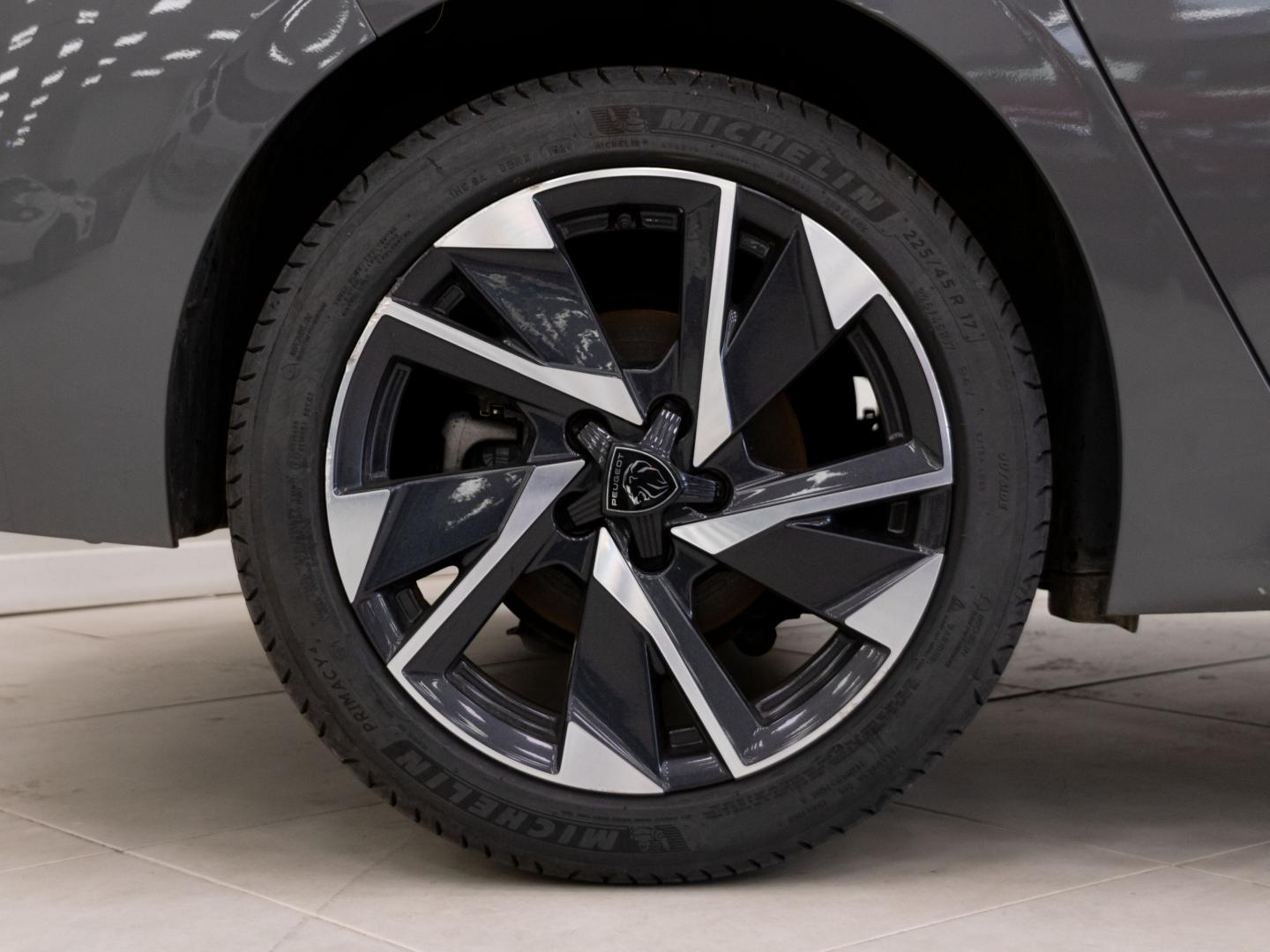 Peugeot 308 5P Allure BlueHDi 130 S&S EAT8