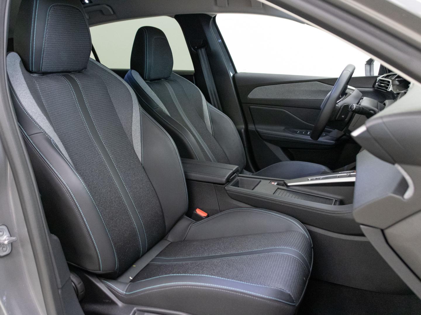 Peugeot 308 5P Allure BlueHDi 130 S&S EAT8