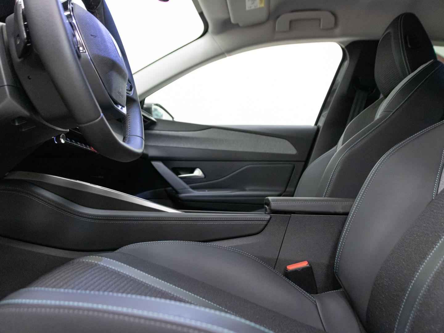 Peugeot 308 5P Allure BlueHDi 130 S&S EAT8