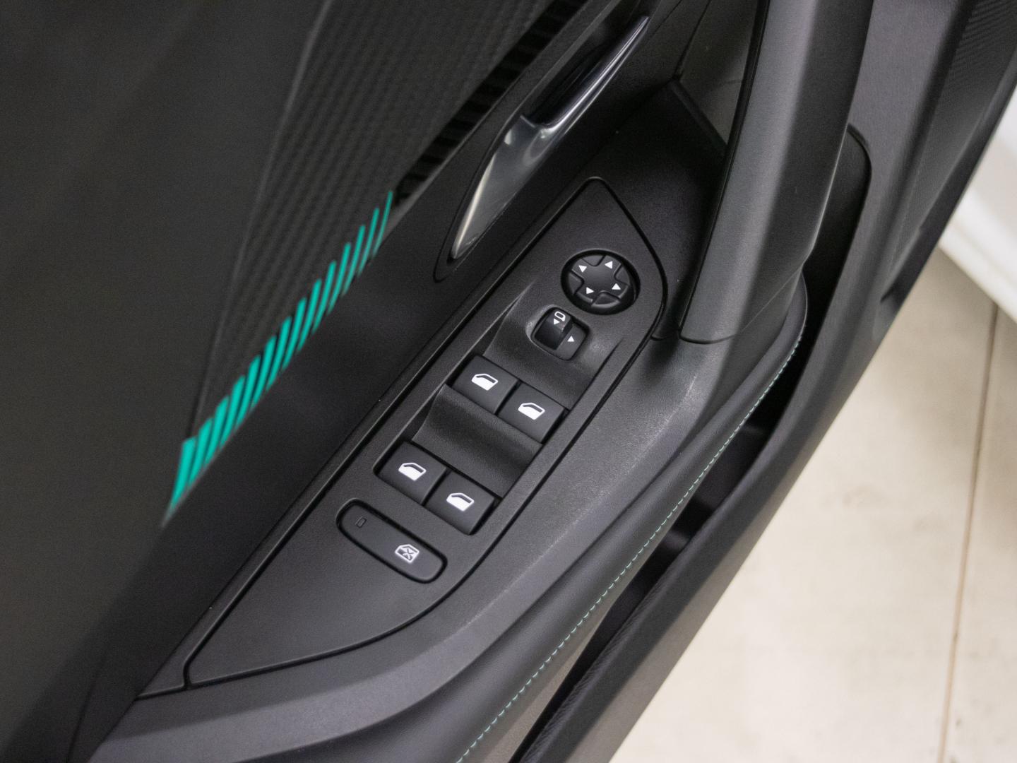 Peugeot 2008 Allure Pack Puretech 100 S&S 6 Vel. MAN