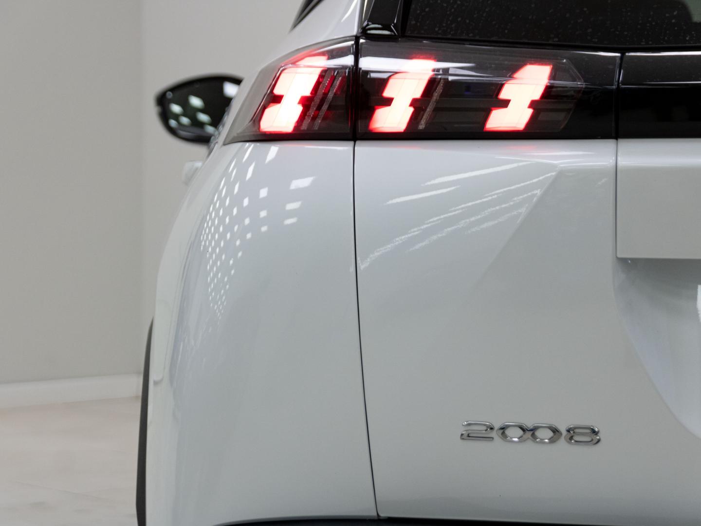 Peugeot 2008 Allure Pack Puretech 100 S&S 6 Vel. MAN