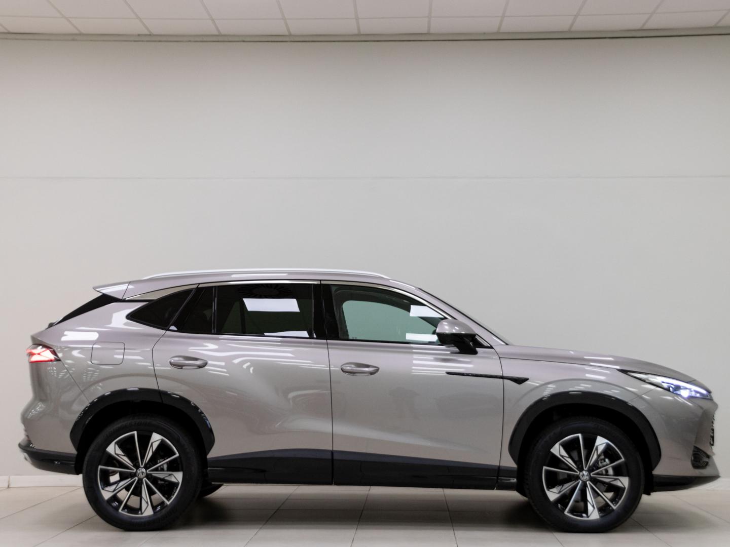 MG HS 1.5T Luxury DCT