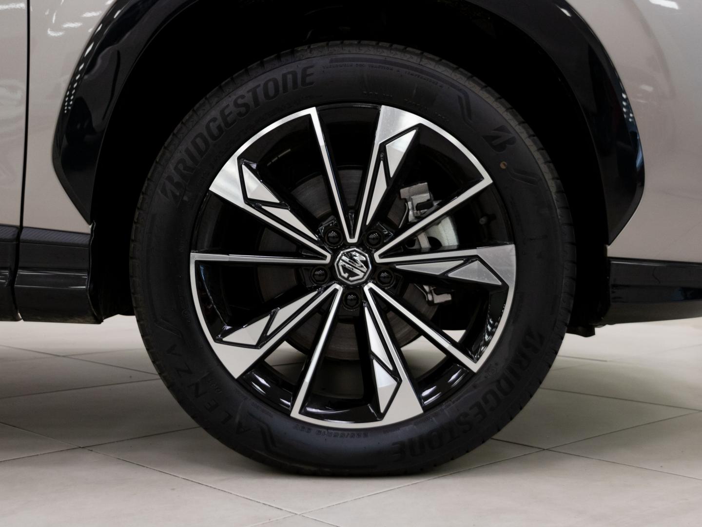 MG HS 1.5T Luxury DCT