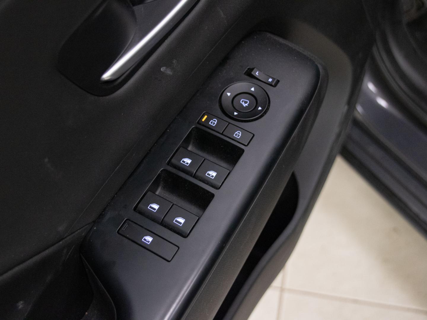 Hyundai Kona EV 150kW 65kWh Tecno 2C