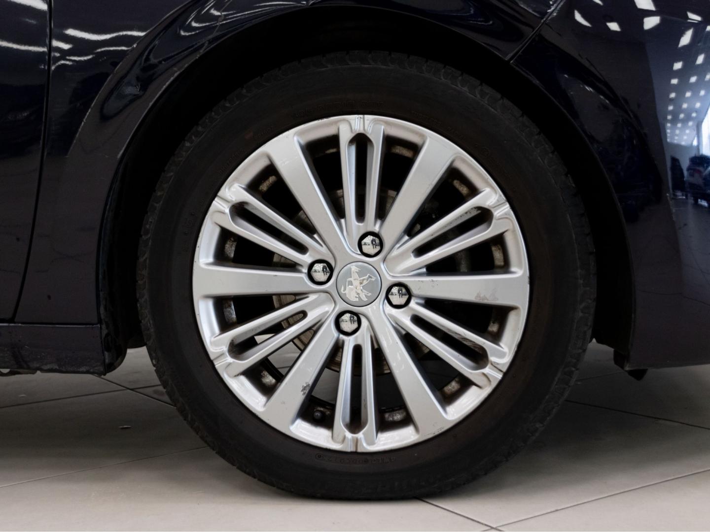 Peugeot 208 5P Signature BlueHDi 73KW (100CV)