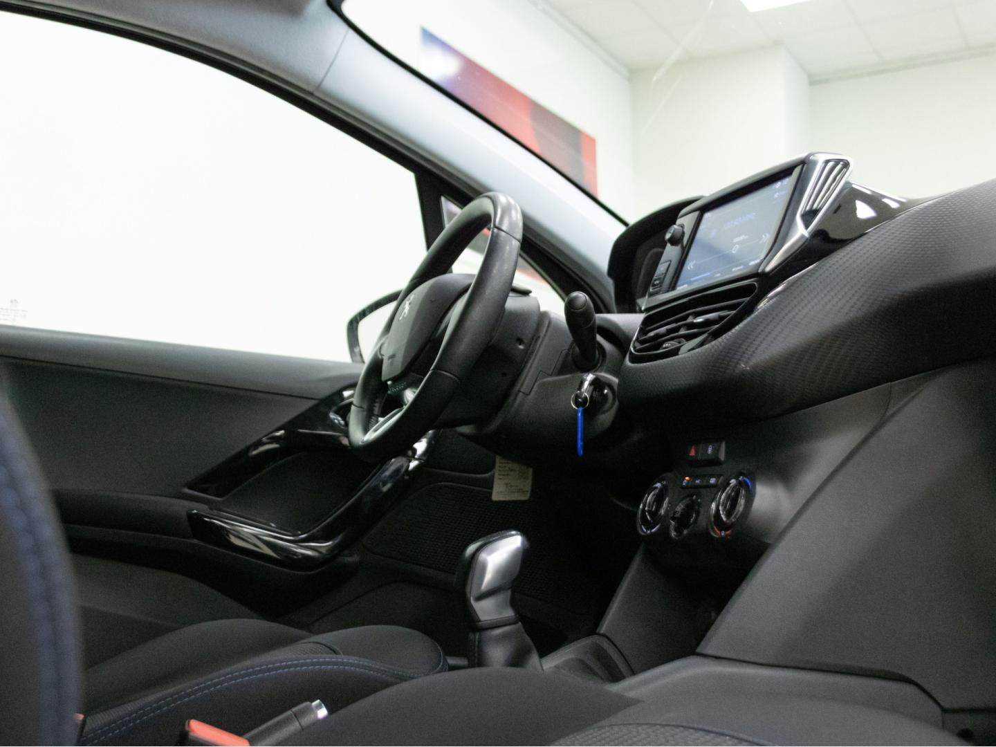 Peugeot 208 5P Signature BlueHDi 73KW (100CV)