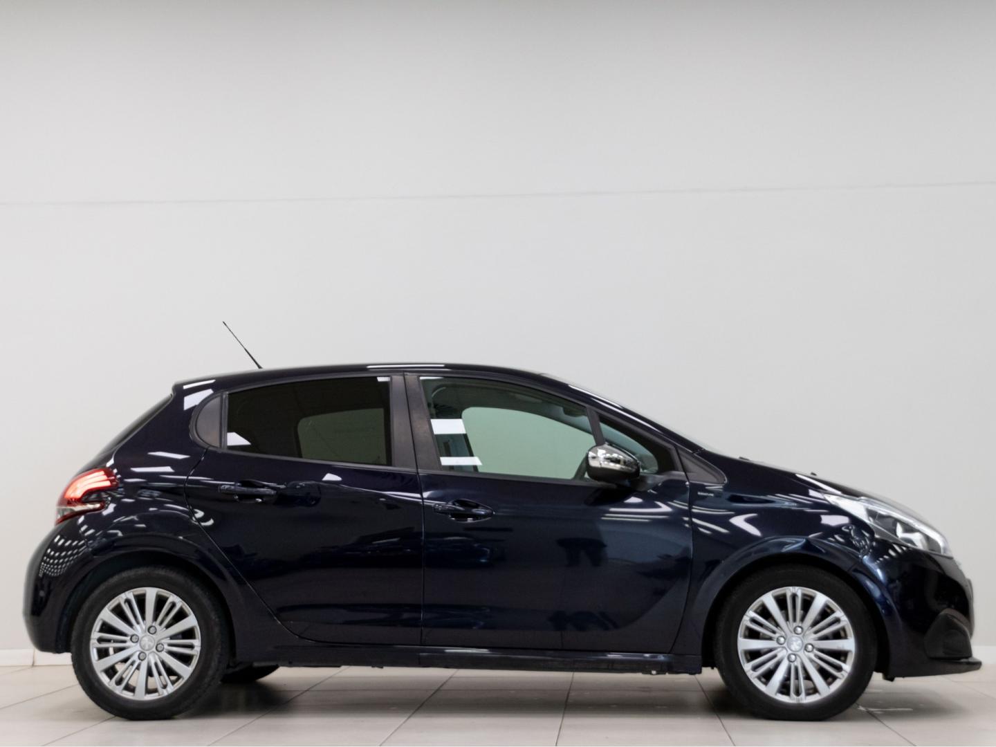 Peugeot 208 5P Signature BlueHDi 73KW (100CV)