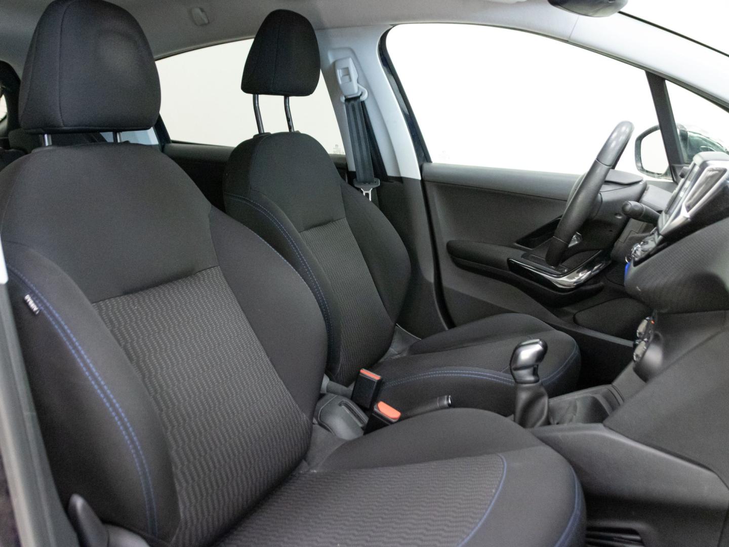 Peugeot 208 5P Signature BlueHDi 73KW (100CV)