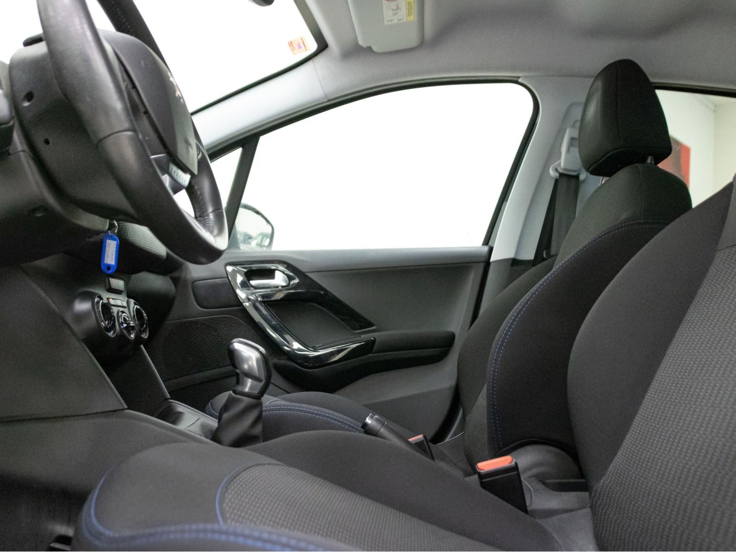 Peugeot 208 5P Signature BlueHDi 73KW (100CV)