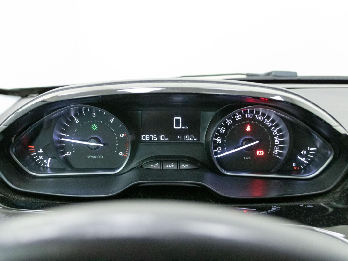Peugeot 208 5P Signature BlueHDi 73KW (100CV)